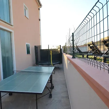 Melandura-8 By Interhome * Dinjiska