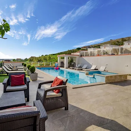 Melandura-8 By Interhome